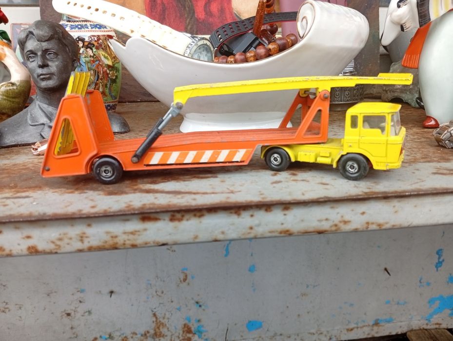 Машинка автовоз  мачбокс