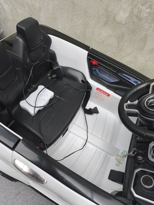 Carro eléctrico criança