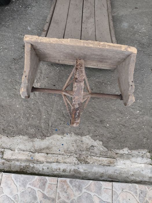 Carro mão antigo em madeira , 60anos