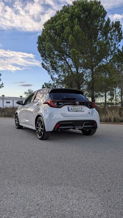 Toyota yaris híbrido 2022