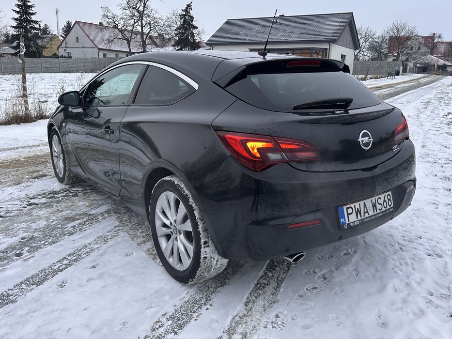 Opel Astra GTC.