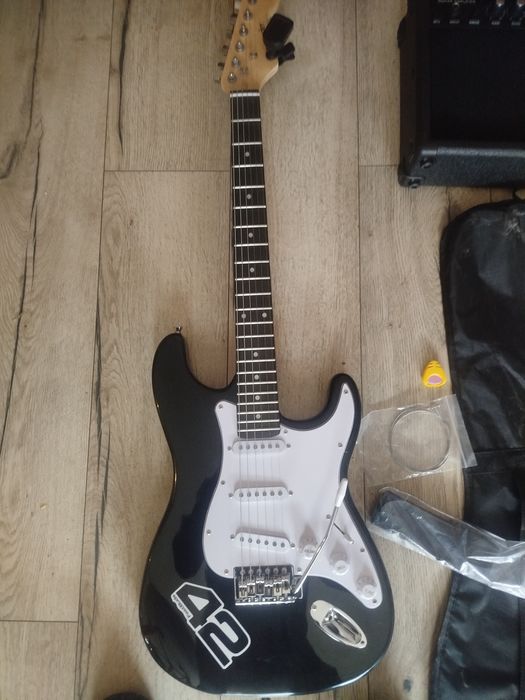 Gitara elektryczna . Praktycznie nowa