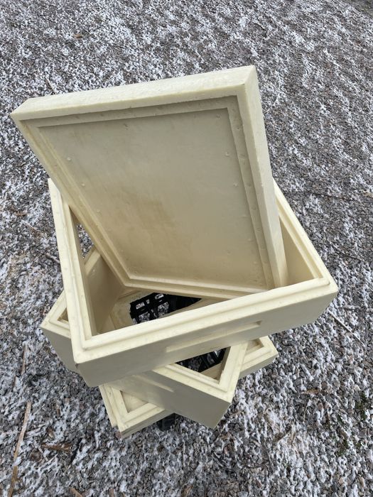 Вулики  ППУ цільнолиті, універсальне дно пилкозбірник. 10 рамок.