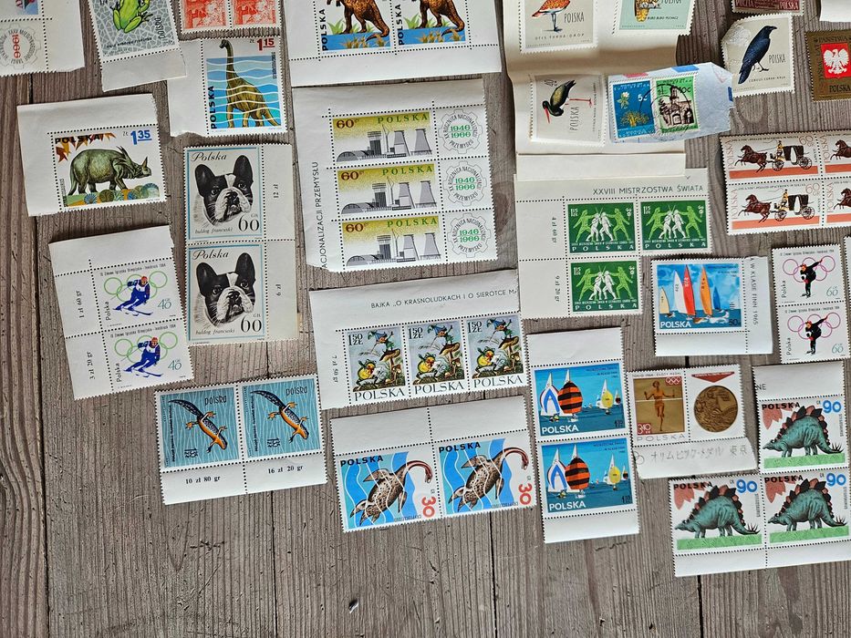 Duży zestaw znaczków PRL ok. 200 szt. – serie, bloki, lata 60–70