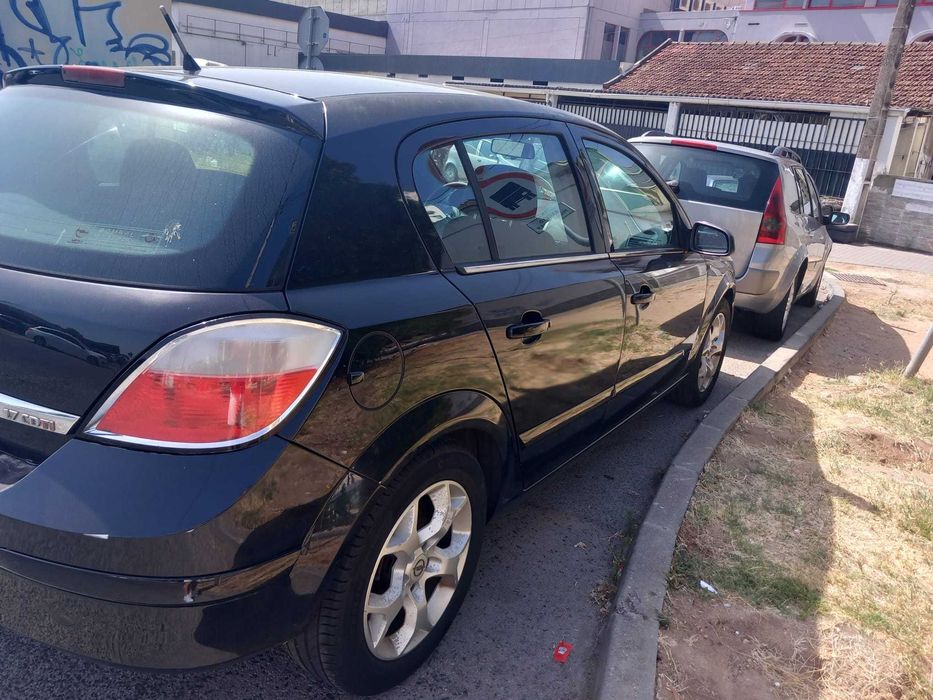 Opel Astra H ano 2004, 1.7 CDTi, 100 CV. para peças ou inteiro (motor avariado)