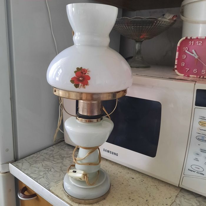 Настольная лампа. Светильник.