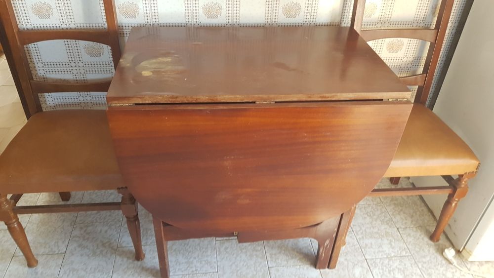 Mesa de cozinha retangular, com abas