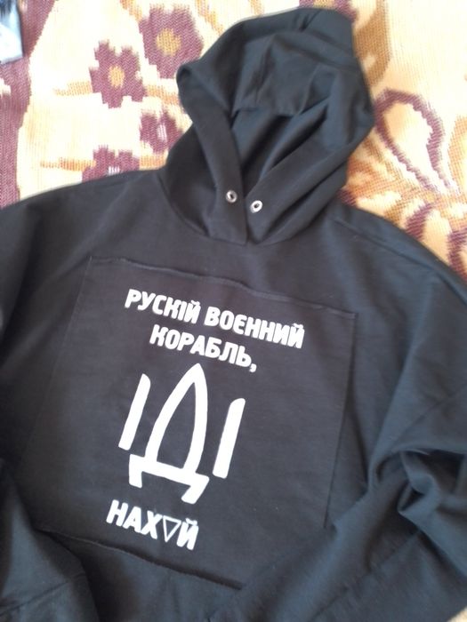 продам жіноче укорочене худі