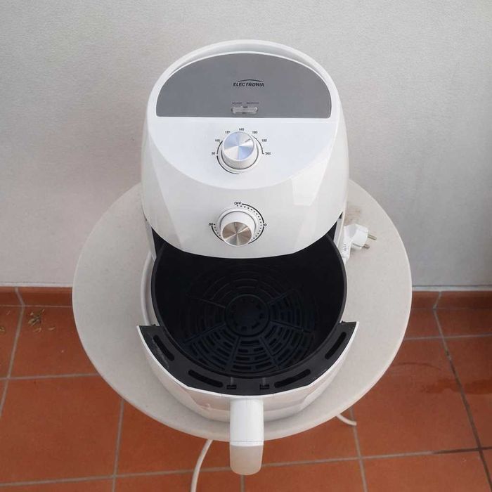 Fritadeira sem óleo Air Fryer ELECTRONIA – cozinha saudável e prática