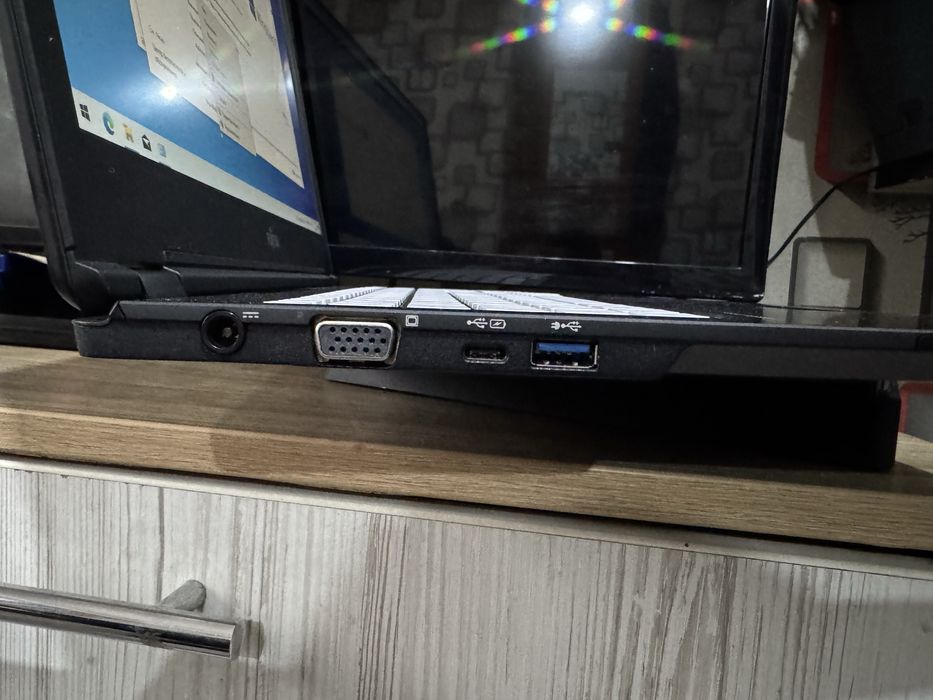 Продам ноутбук Fujitsu lifebook U series 8/512 ssd