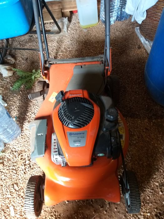 Maquina corta relva Husqvarna