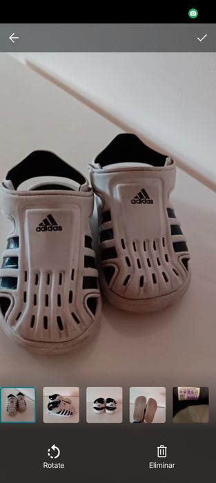 Sandálias Adidas tamanho 26