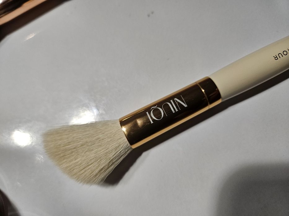 NIUQI/mięciutki pędzel do konturowania/Edycja limitowana DREAMLIGHT