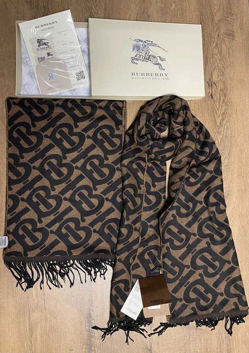 Burberry шарф с монограмой и коробкой 32/180см