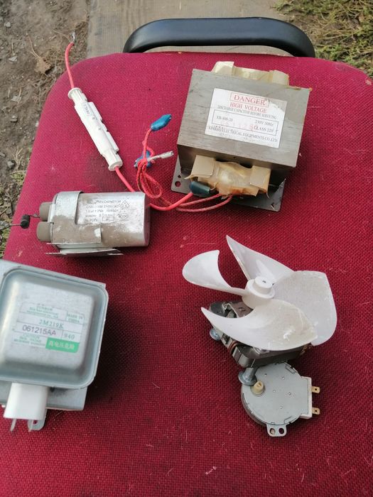 Запчасти с микроволновки liberton