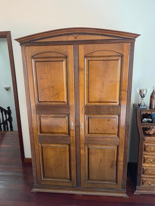 Quarto completo, cama, roupeiro, comuda, cadeira