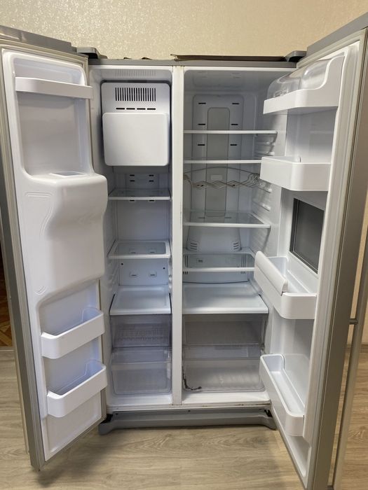 Холодильник самсунг в хорошому стані