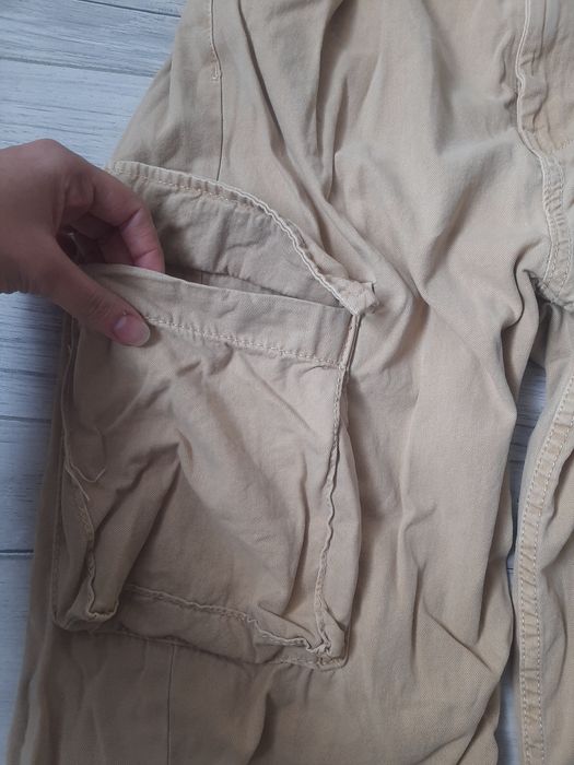 beżowe spodnie cargo