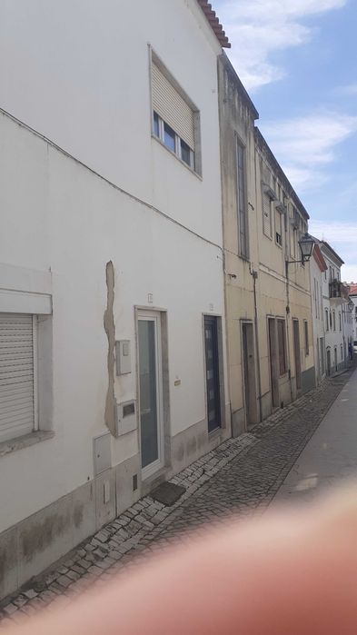 Prédio para Remod.ou alterar para um bloco de apartamentos em Torres Vedras