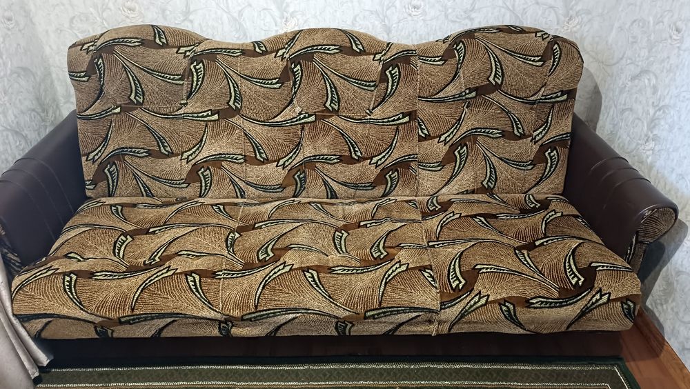 Диван та два крісла