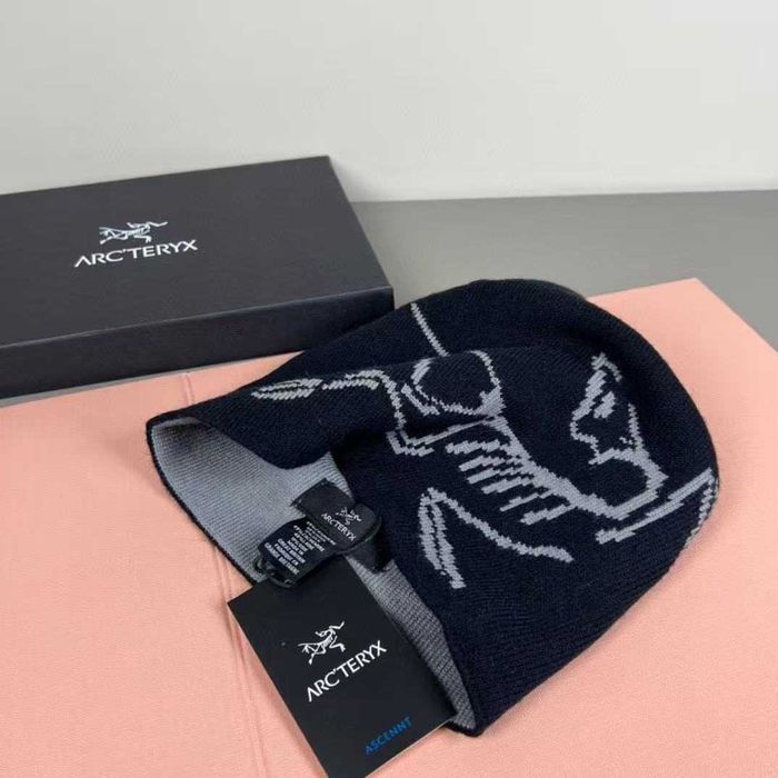 Zupełnie nowa czapka Arc'teryx