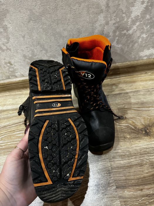 Ботінки з металевим носком