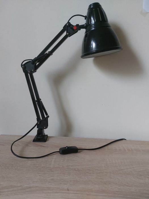 Lampka biurkowa z LED żarówką