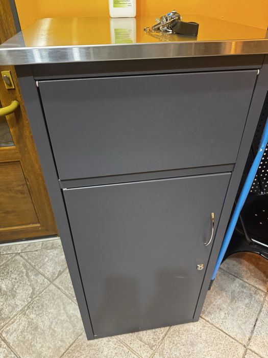 Продам холодильний стіл для піци та вітрину