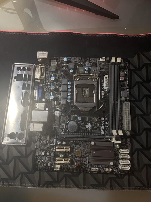 Motherboard ECS LGA1155 com espelho -não liga -para peças ou reparação