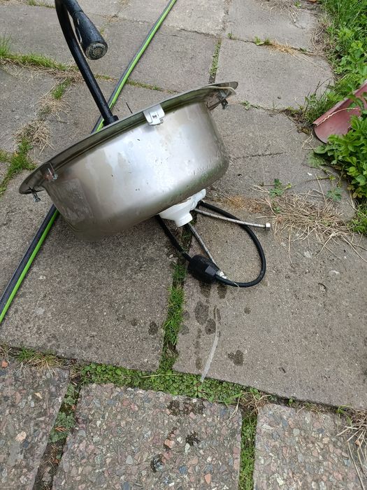 Zlewozmywak stalowy z baterią
