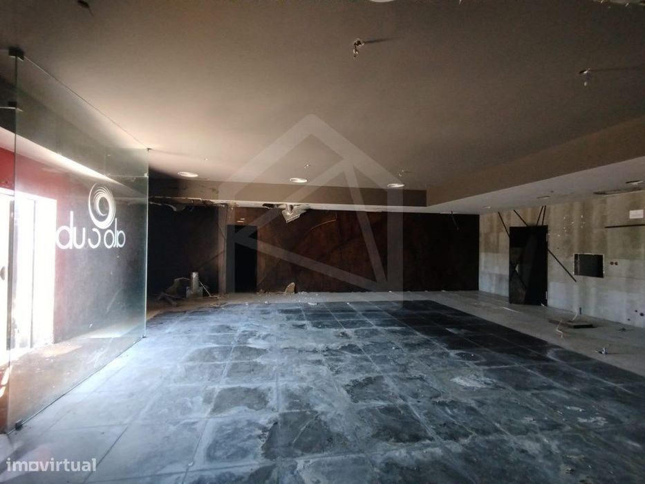 Pavilhão/Discoteca em Aradas