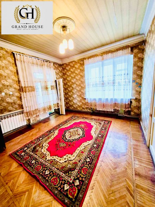 Продам елітну трикімнатну квартиру в центрі міста - 100 м².