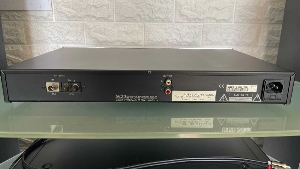 Стерео тюнер Aura TU-80