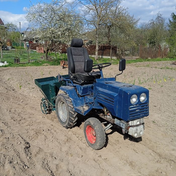 Продам трактор хтз