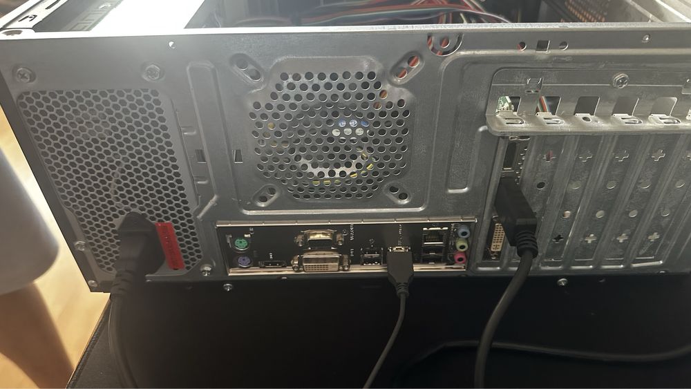 Intel Core i3-4130, 8 GB RAM, NVIDIA K200064741040371586123