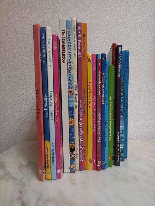 Vários livros infantis