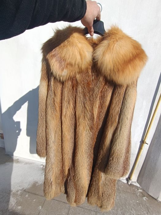 Шуба ліса з капюшоном рижа нижче коліна