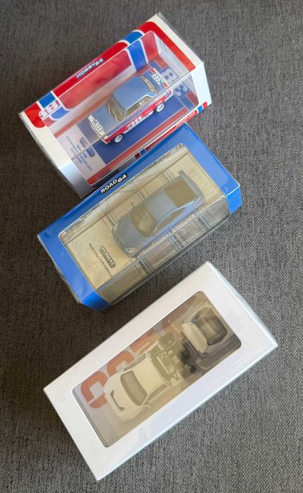 3 miniaturas 1:64 Tarmac - Honda, Ford e Datsun