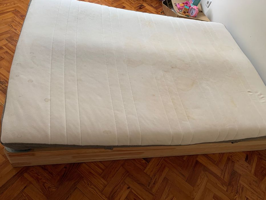 Cama de casal com colchão
