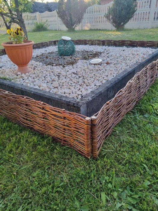 Palisada ogrodowa wiklinowa plotki obrzeze ogrodzenie  rabatka