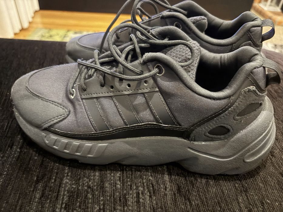 Sapatilha preta adidas