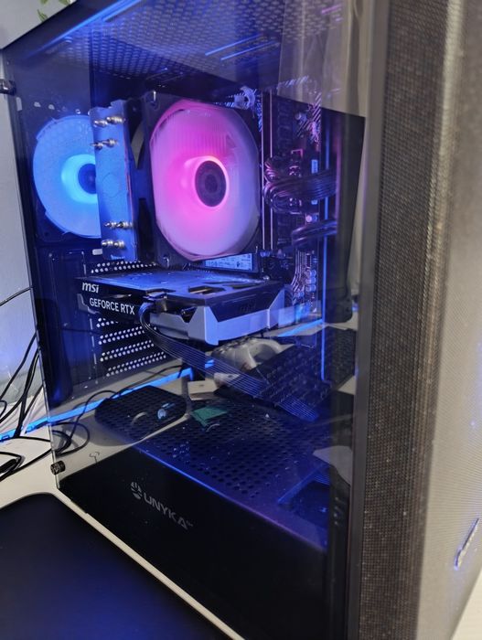 Torre gaming impecável