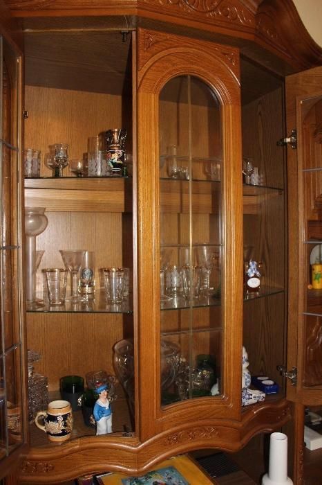 Meble stylowe, dąb - z barkiem i witryną - rzeźbione