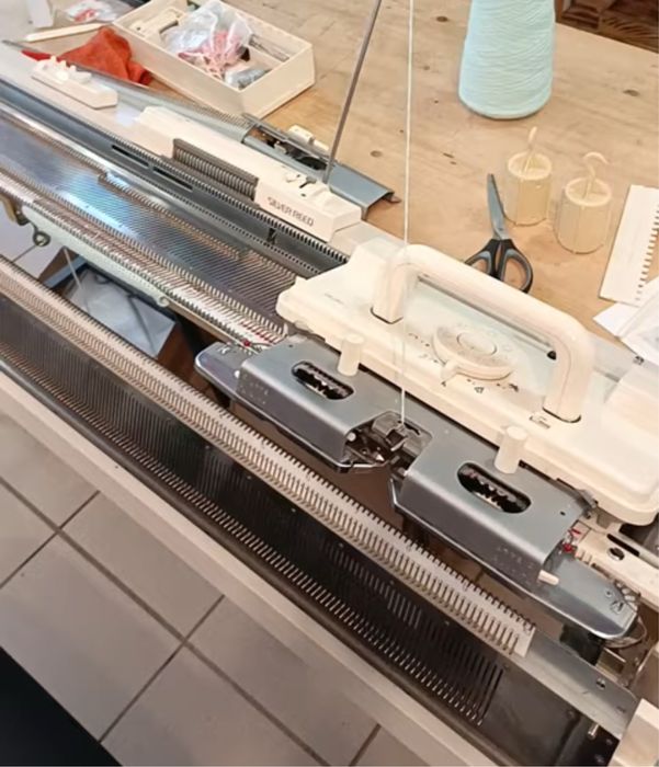 Японська вʼязальна машина Silver Reed SK280