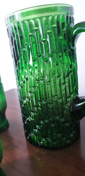 Conjunto copos (5) e jarro verdes
