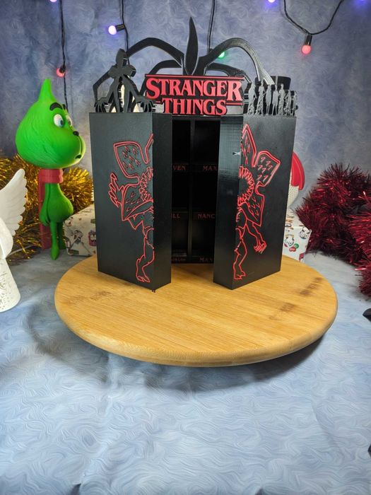 STRANGER THINGS 3D-стенд Kinder Joy Дивні Дива