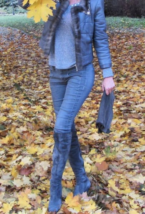 Стильні замшеві сапоги до колін