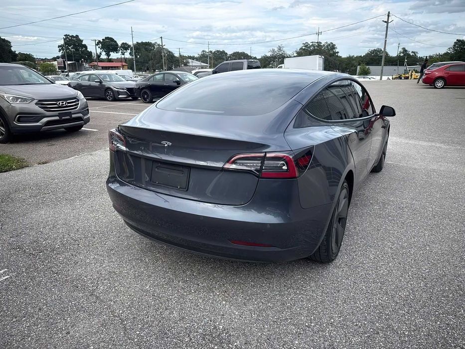 Tesla Model 3      2023