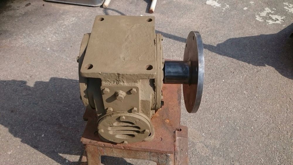 Продам редуктор Ч-100  коефіцієнт пониження 1/30