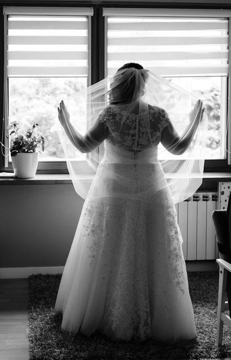 suknia ślubna rozm. 48/50 + welon